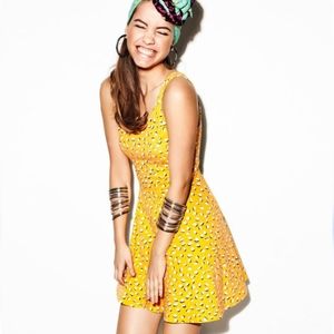 ISO DIVIDED SKATER DRESS YELLOW BLACK WHITE